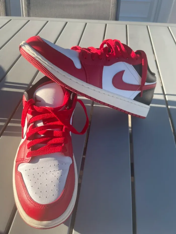 Baskets Air Jordan 1 Low Rouge blanc noir
