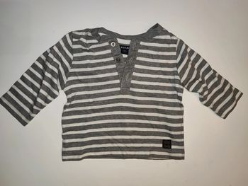 T shirt rayé gris et blanc