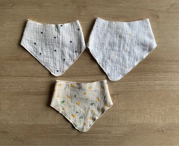 3 petits bavoirs