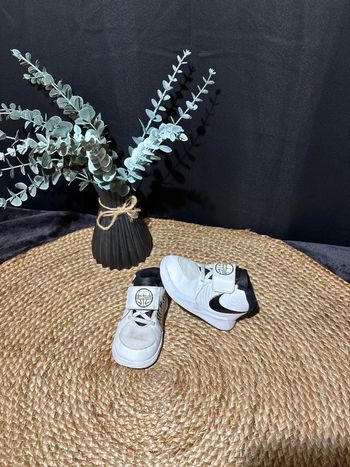 Basket Nike à scratch pointure 23,5