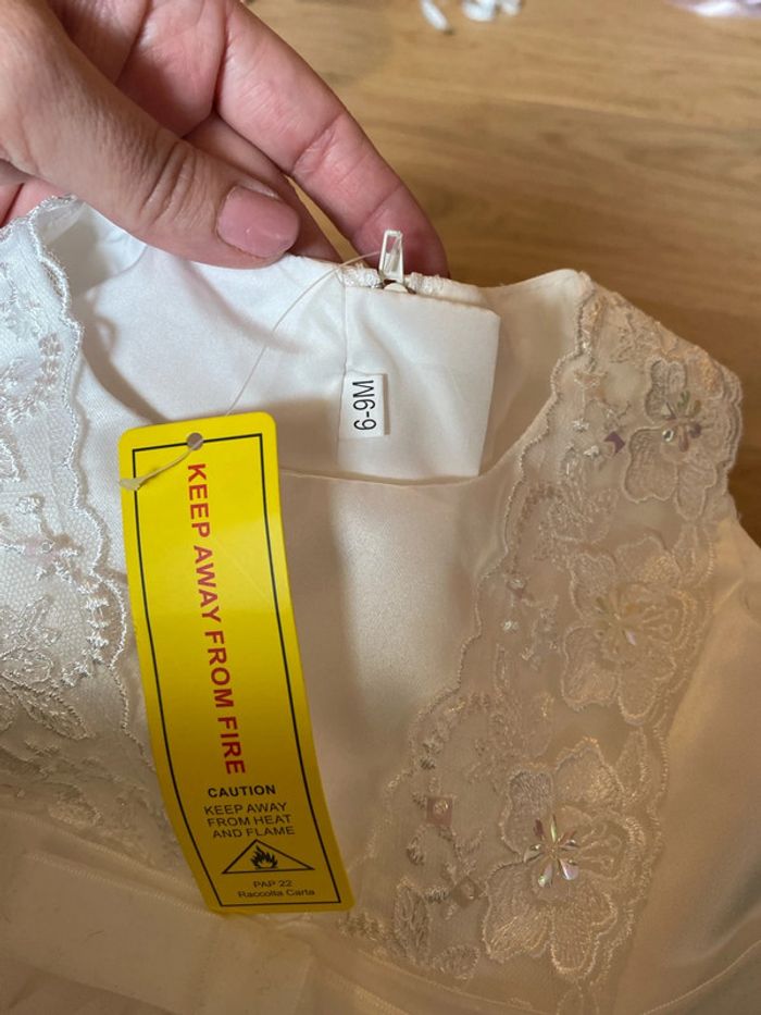 Robe princesse neuve blanche 9 mois - photo numéro 5