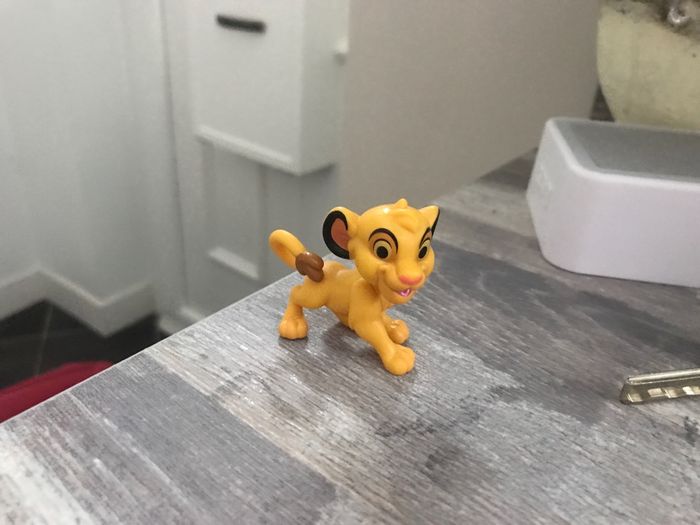 Figurine édition limitée simba le roi lion disney