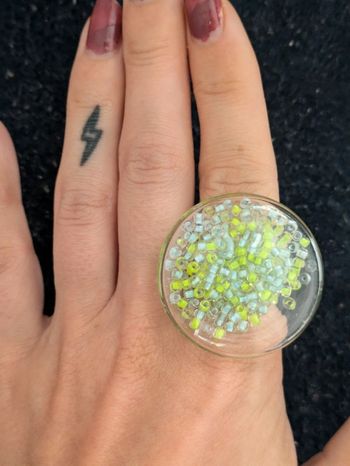 Bague en verre ronde style pylônes