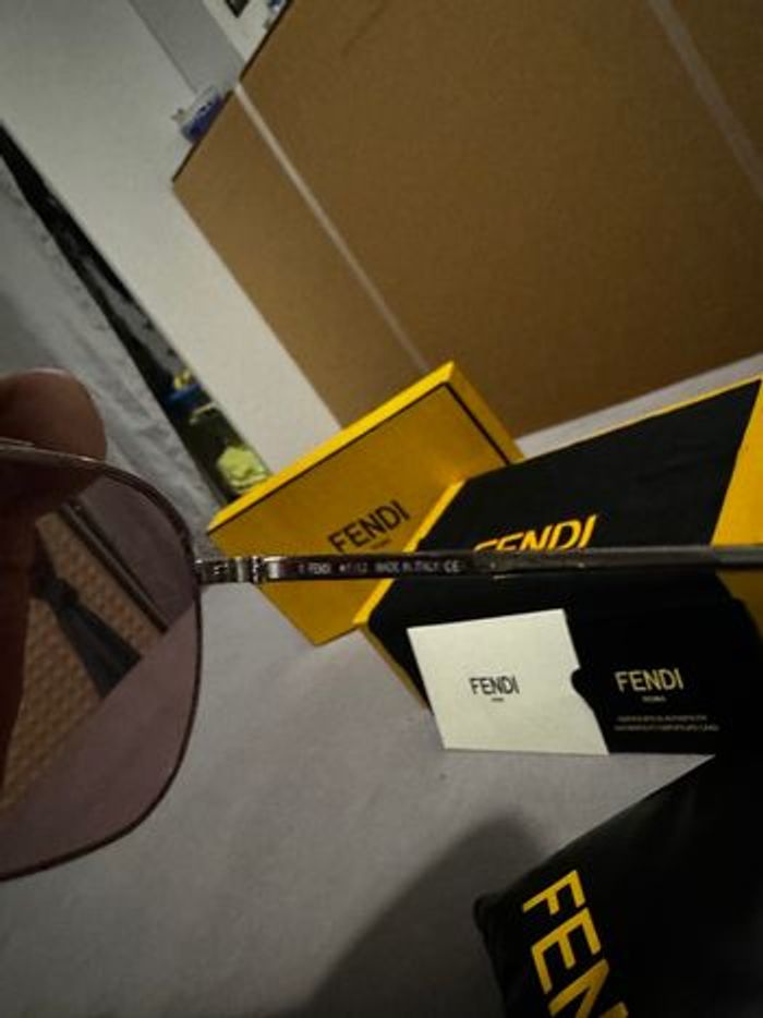Lunette fendi authentique - photo numéro 2