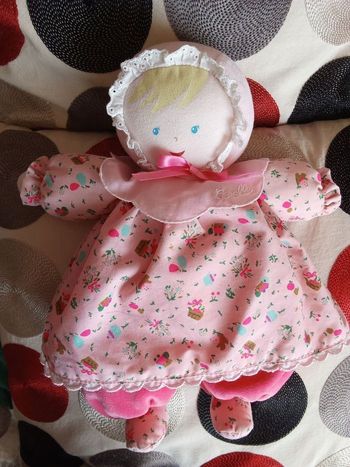 Doudou poupée baby bébé fille  rose peluche de la marque Corolle de 1999 poupée tissu chiffon  toile fushia 00175 Poupée Framboise d'occasion poupée rose chiffon tissu velours ras fushia robe fleurie florale fleurs 28 cm +/- 