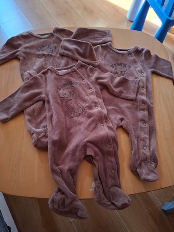 Lot 3 pyjamas simba