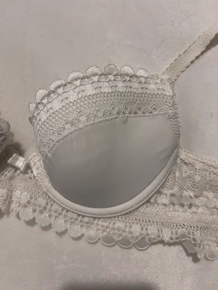 Soutien-gorge blanc dentelles - photo numéro 2