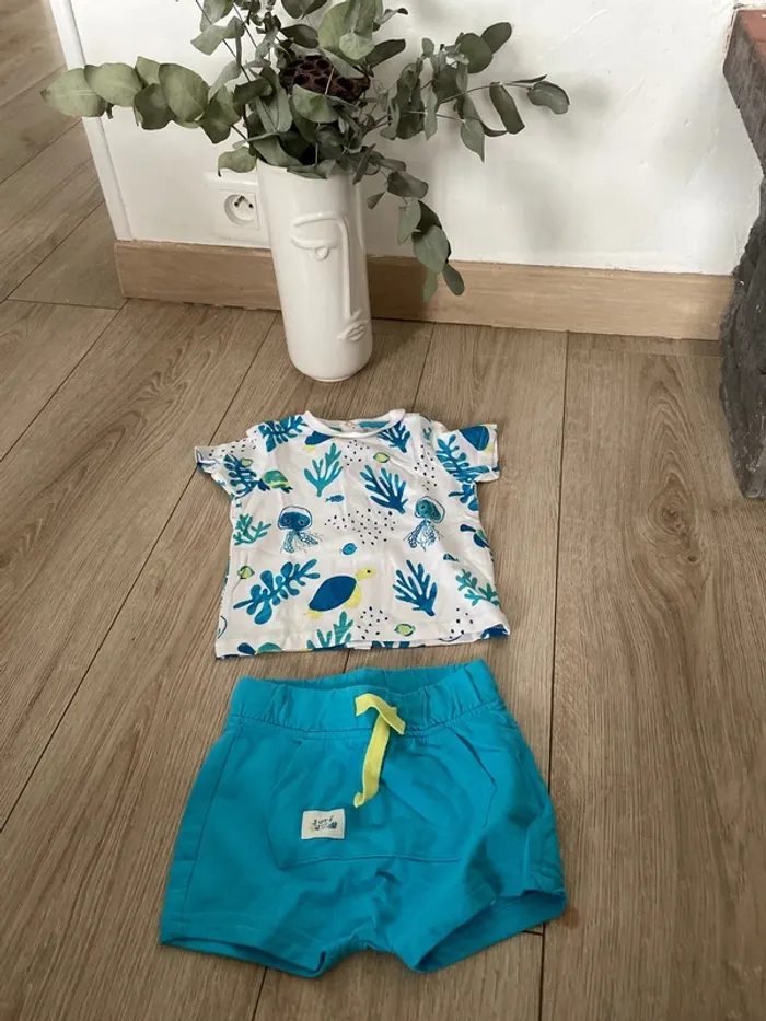 Ensemble 1 shorts et 1 tee-shirts