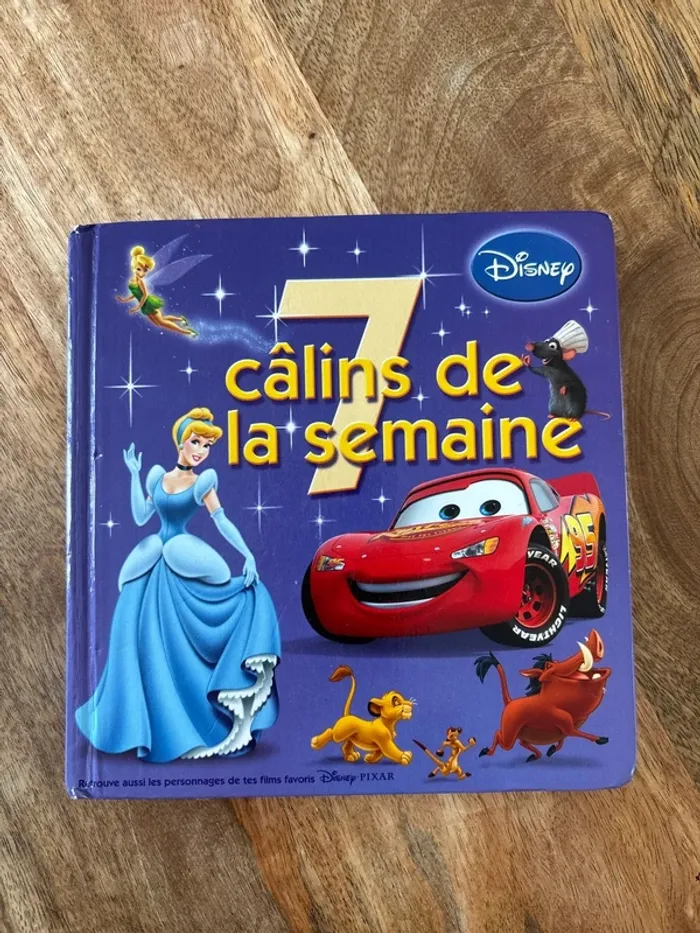 Livre 7 câlins de la semaine Disney
