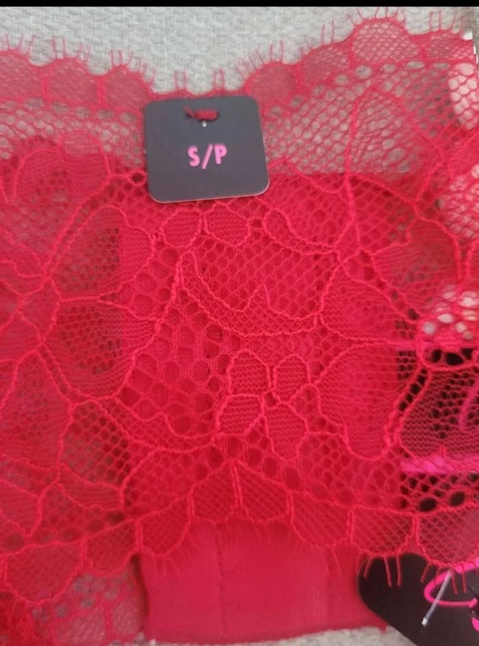 Tanga  sexy dentelle  rouge  La Senza  taille  S - photo numéro 2