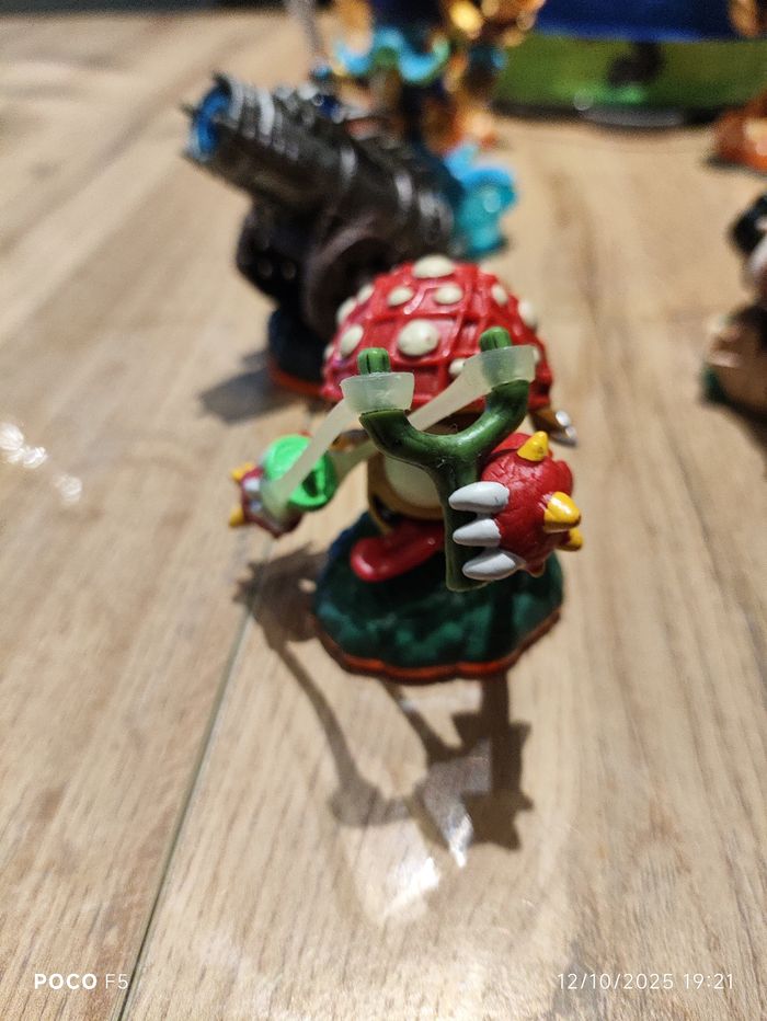 Lot de 10 Skylanders avec sac de rangement - photo numéro 3