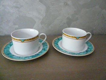 2 grandes tasses à déjeuner + soucoupes neuves