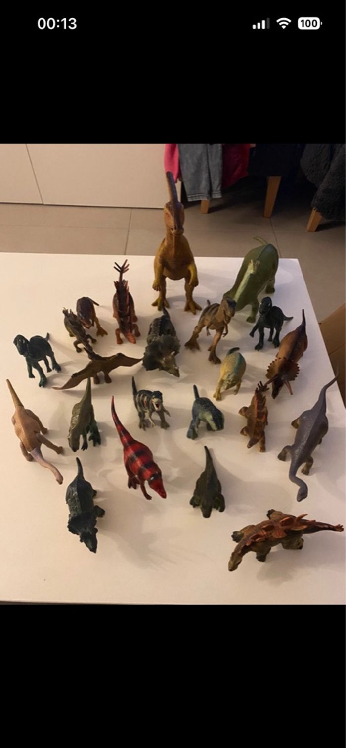 Lot figurines dinosaures (x22)
