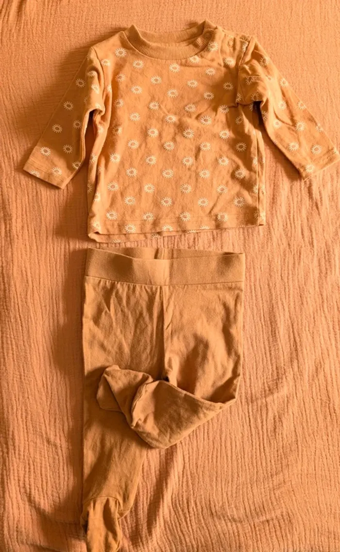 Ensemble orangé