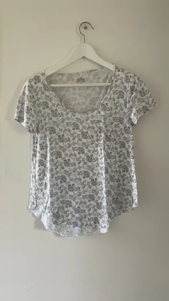 TEE shirt