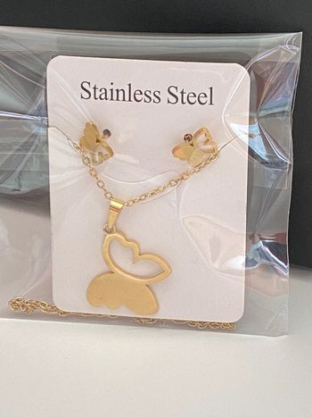 Parure collier et boucle d’oreilles papillon dorés