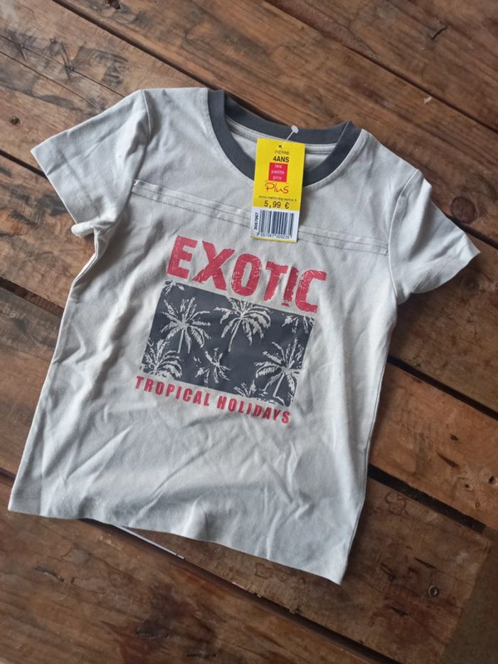 Haut neuf 4 ans garçon