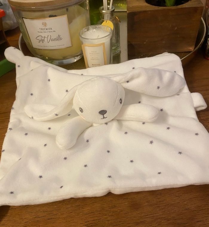 Doudou lapin kiabi blanc et petit pois