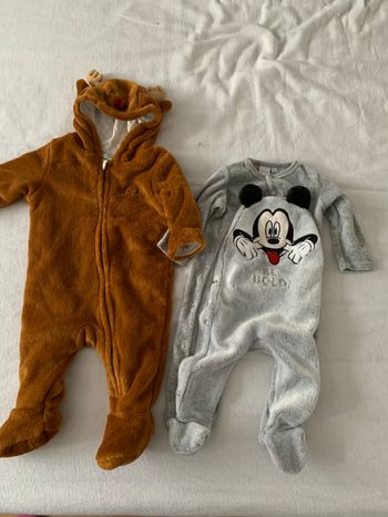 Lot Combinaison 6 mois tape à l’œil et pyjama Disney
