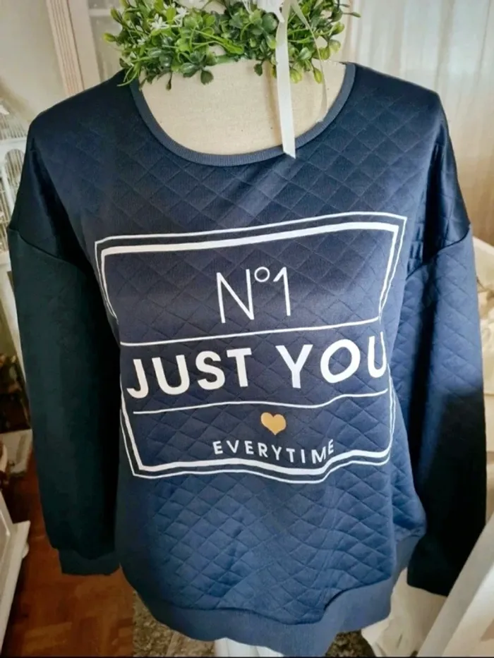 Joli sweat bleu marine Kiabi Taille XL Neuf - photo numéro 3