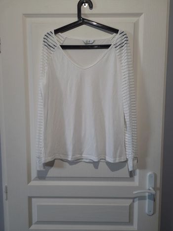 Haut blanc manches longues transparentes