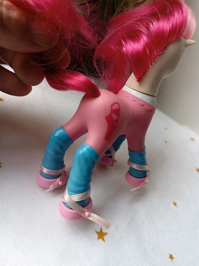 Little Pony petit poney wiki danseuse dance danse rose pink satin slipper hasbro wiki piroetta - photo numéro 6