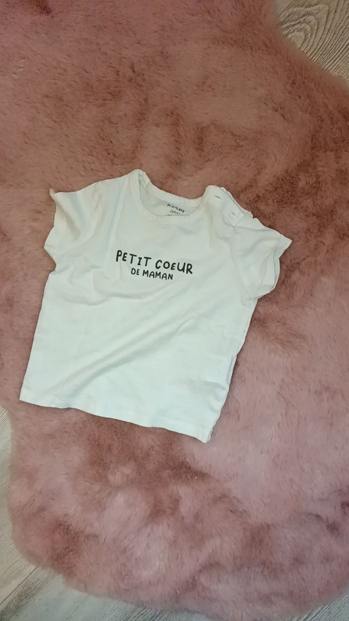 Deux pyjamas et un t shirt - photo numéro 2