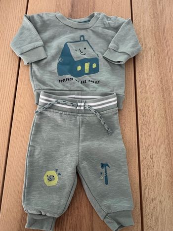 Ensemble jogging taille 3 mois