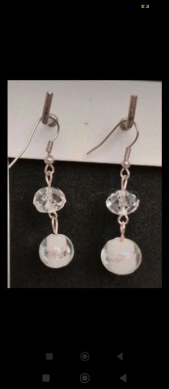 Boucles d'oreilles blanches et argentée neuves