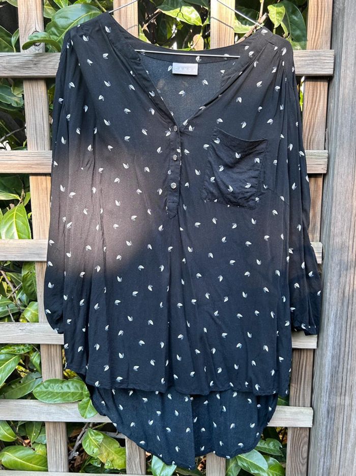 Blouse noire motifs feuilles