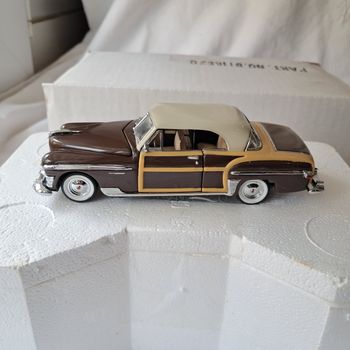 Voiture Chrysler Town et Country marron et crème 1/43 Médailler Franklin Mint 1987 Neuve