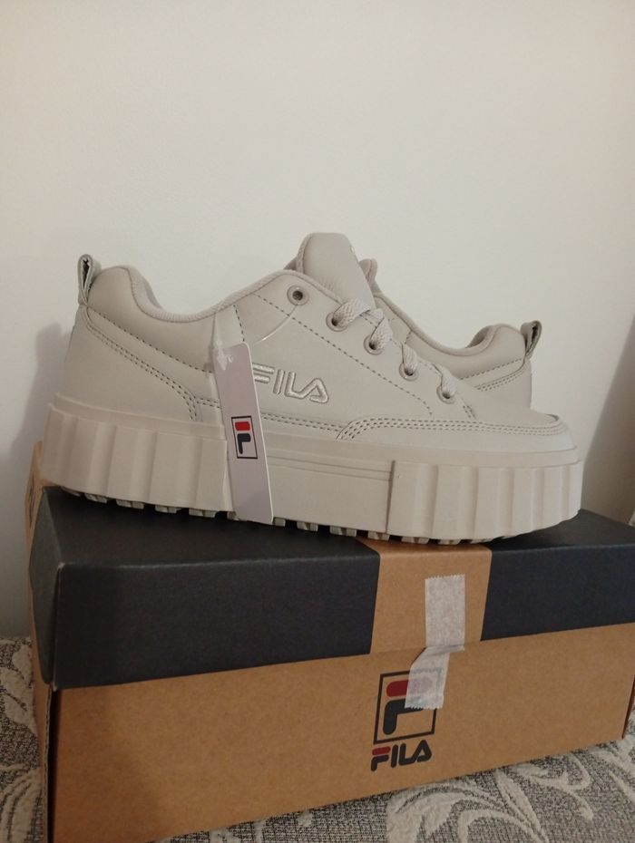 Baskets Fila neuves - photo numéro 3