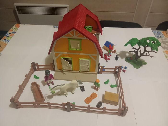 Écurie playmobil avec accessoires personnage et chevaux - photo numéro 5
