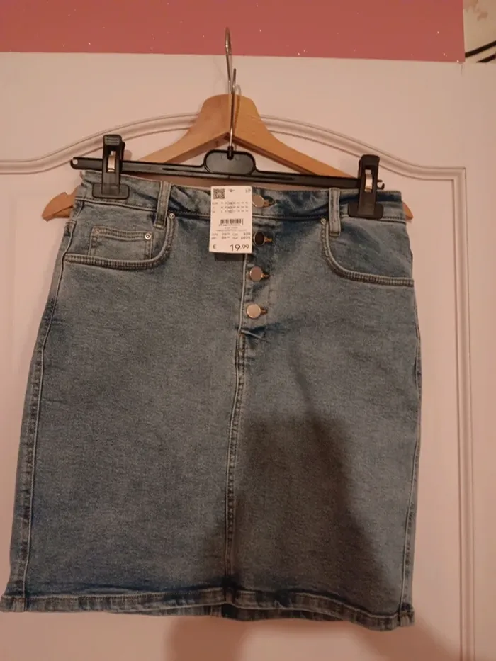 Jupe en jean bleu clair camaïeu taille 38 neuve avec étiquette