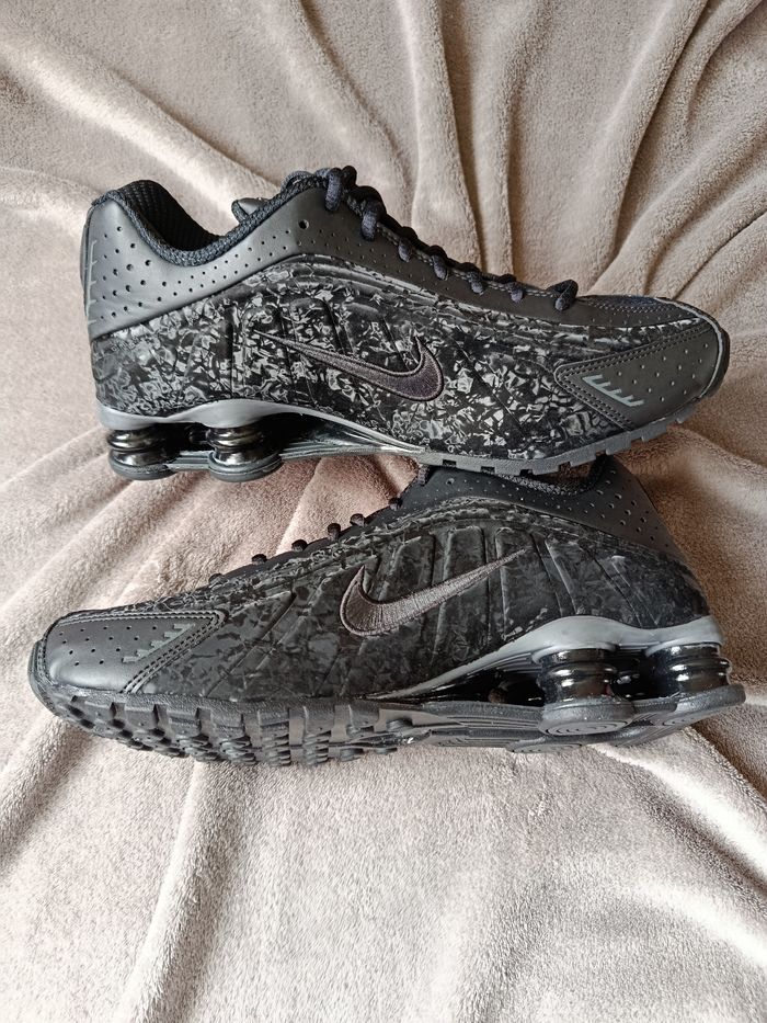 Nike shox r4 black floral - photo numéro 2