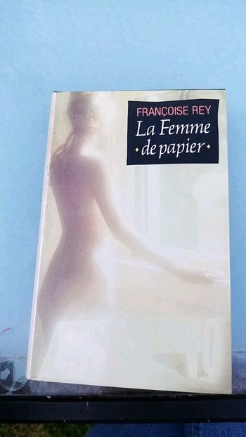 La femme de papier