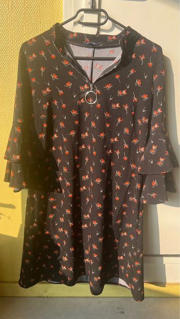 Robe noire à fleurs rouges Kiabi, Limited Edition, taille 38
