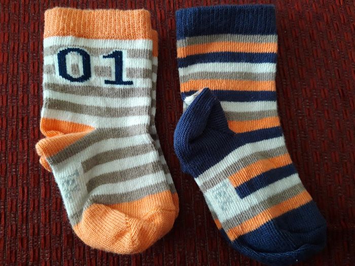 2 paires de chaussette garçon 15-17 neuves