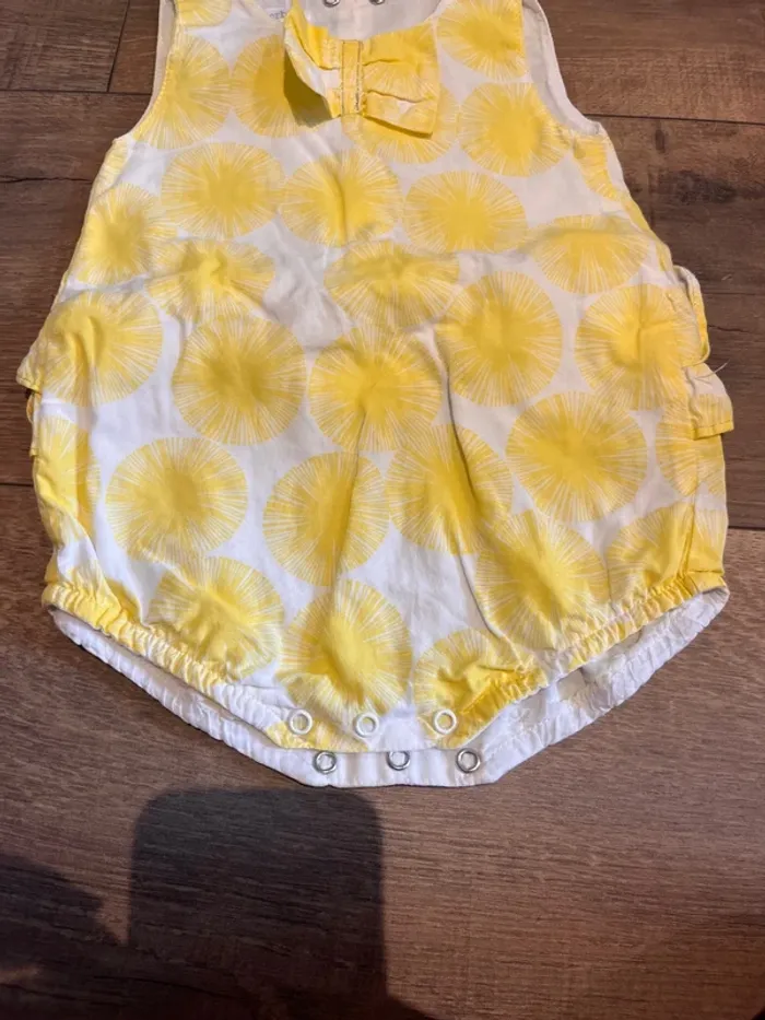 Barboteuse jaune et blanche 3 mois - photo numéro 3