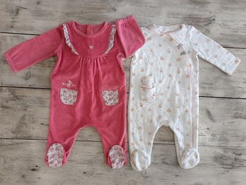 Lot 2 pyjamas 9M