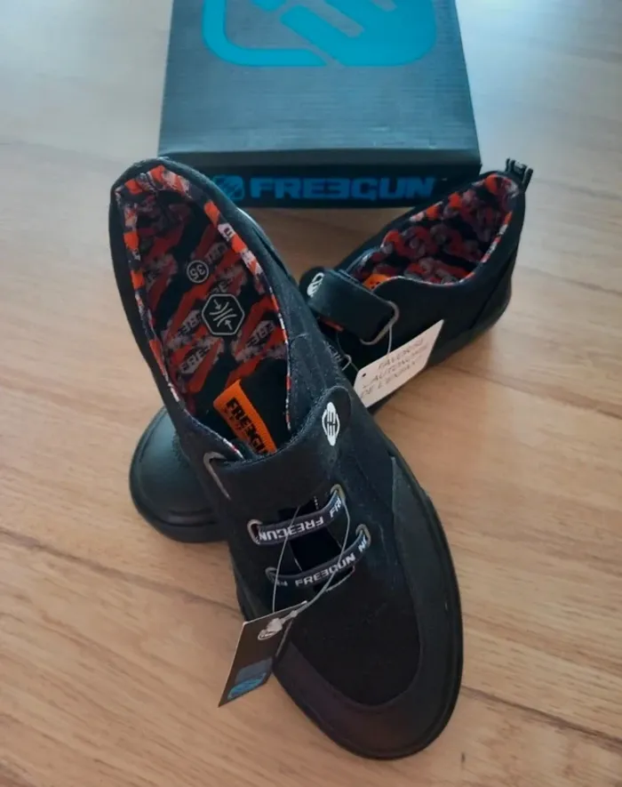 Basket Freeman noir et orange