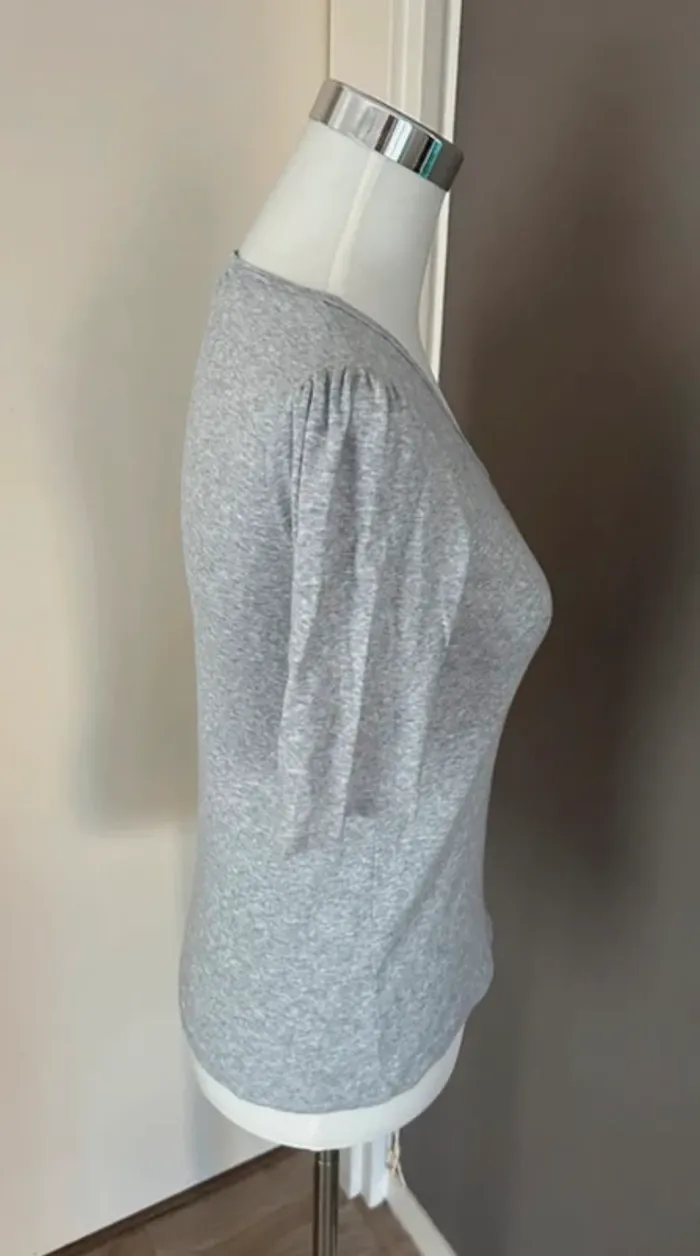 Lacoste, T-shirt, femme gris, taille 38 Excellent état - photo numéro 5