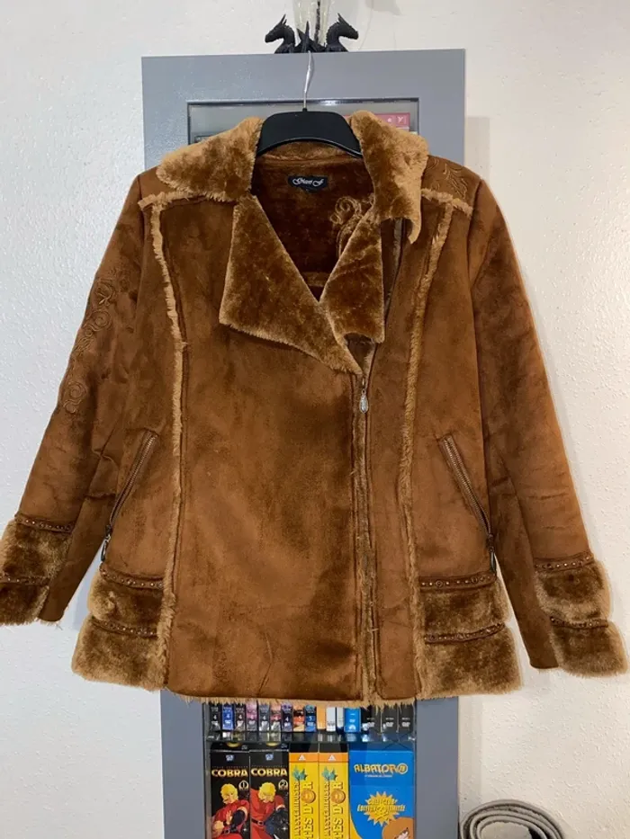 superbe veste courte intérieur peluche tout doux GIANI taille 42 / 44