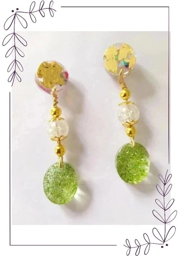 Boucles d'oreilles artisanales perles chic vert & or tige plastique. - photo numéro 2