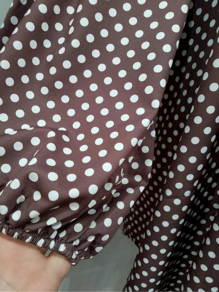 Longue chemise élégante à pois – grande taille femme (56) prune et blanc, chic et fluide 🌸 - photo numéro 5