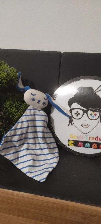 Doudou plat lapin blanc bleu rayé tao tape à l'oeil rayure carré Losange Coeur