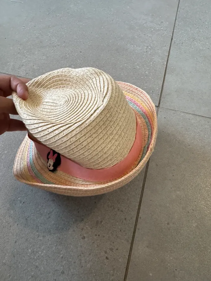 Chapeau Minnie mouse taille 51/52, très bon état - photo numéro 2