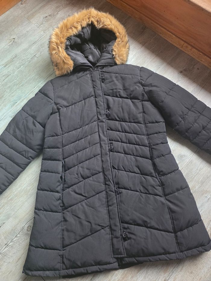 Manteau - doudoune longue taille 4 noire ( prévoir de recoudre à l'intérieur la doublure )