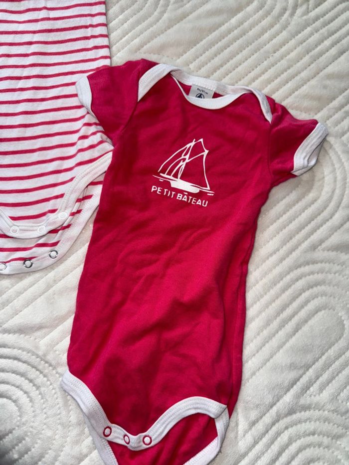 2 bodies petit bateau 6 mois très peu porté - photo numéro 3