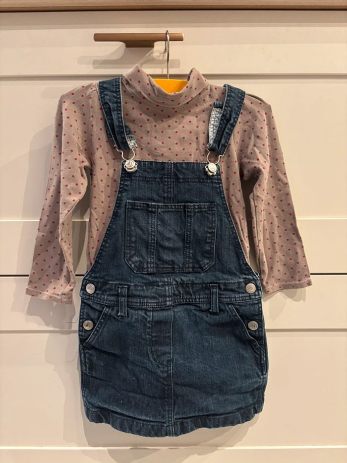 Robe salopette en jean Petit Bateau et t-shirt à port
